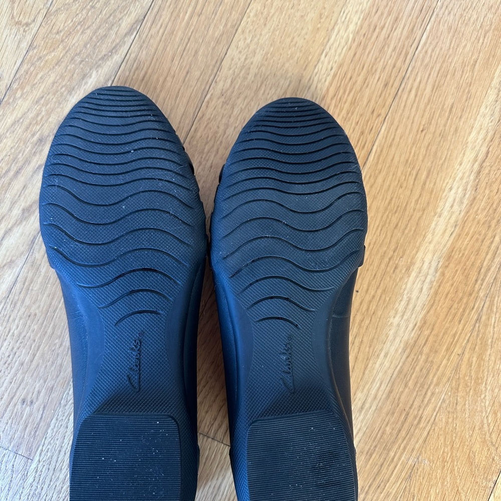SALE Clark’s Black Flats - Picture 3 of 3